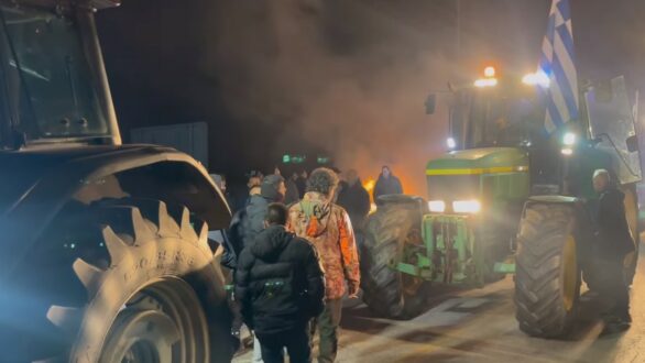 Αποχωρούν από το Τελωνείο Κήπων οι αγρότες αλλά συνεχίζουν τον αγώνα