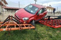 Νεοχώρι Ορεστιάδας: Έξι άτομα μετέφερε ο διακινητής που ντεραπάρισε σε αυλή σπιτιού