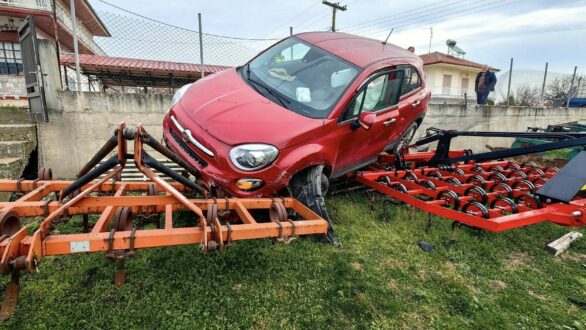 Νεοχώρι Ορεστιάδας: Έξι άτομα μετέφερε ο διακινητής που ντεραπάρισε σε αυλή σπιτιού