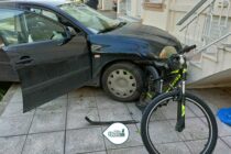 Τροχαίο με σοβαρές υλικές ζημιές – Σώο το παιδί που πρόλαβε και πήδηξε απ’ το ποδήλατο