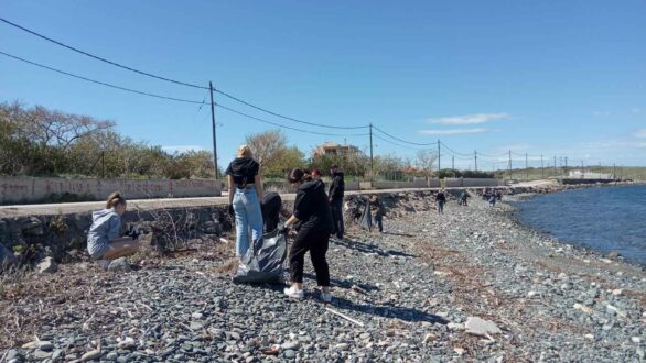 Σαμοθράκη: Κάτοικοι και εθελοντές καθάρισαν την παραλία Καμαριώτισσας