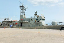 Ο κανιονοφόρος ΚΑΣΟΣ του Πολεμικού Ναυτικού στο λιμάνι της Αλεξανδρούπολης για τα Ελευθέρια