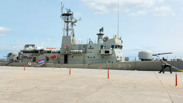 Ο κανιονοφόρος ΚΑΣΟΣ του Πολεμικού Ναυτικού στο λιμάνι της Αλεξανδρούπολης για τα Ελευθέρια