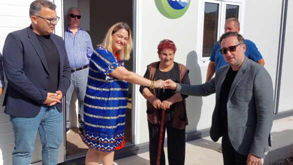 Δωρεά ενός ολοκαίνουριου οικίσκου σε μια τριμελή πυρόπληκτη οικογένεια στην Κίρκη