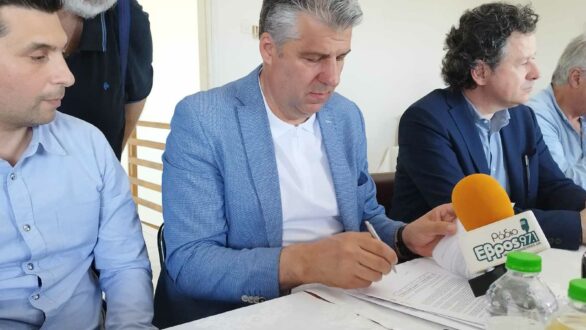 Υπεγράφη η σύμβαση για τον αναδασμό των Αμπελακίων