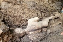 Βουλγαρία (BTA): Αρχαιολόγοι ανακάλυψαν ένα καλοδιατηρημένο, ύψους 2 μέτρων μαρμάρινο άγαλμα που απεικονίζει τον θεό Ερμή