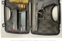 Ορεστιάδα: Πιστόλι, σφαίρες, μαχαίρι και ναρκωτικά εντοπίστηκαν σε διακινητές που μετέφεραν 6 άτομα