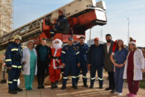 Πυροσβέστες ντύθηκαν Άγιοι Βασίληδες  για τα παιδιά της παιδιατρικής κλινικής στο ΠΓΝΑ