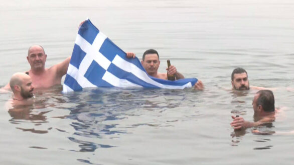 Οι Χειμερινοί Κολυμβητές Ορεστιάδας έκοψαν Βασιλόπιτα στον Άρδα – Στο Πατριαρχείο φέτος η βουτιά τους για τον Σταυρό