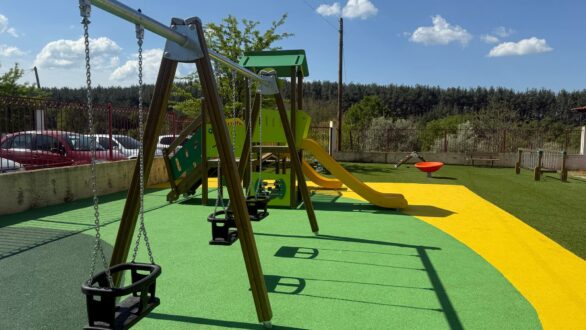 Μια σύγχρονη παιδική χαρά στο 2ο Νηπιαγωγείο Σαπών