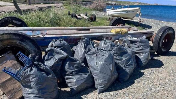 Σαμοθράκη: Εθελοντές καθάρισαν το παραλιακό μέτωπο της Καμαριώτισσας