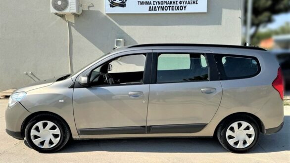 Καταδίωξη και συλλήψεις διακινητών στον Έβρο