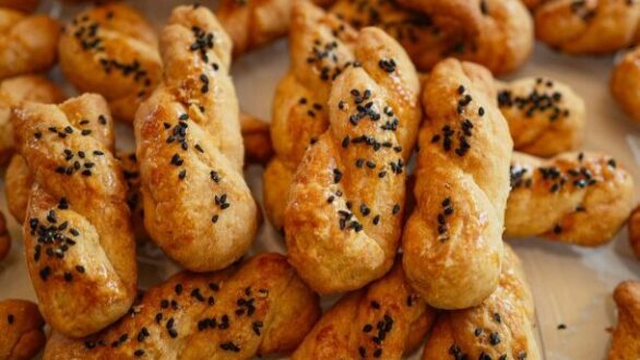 Κουλουράκια ημίγλυκα με μαύρο σουσάμι