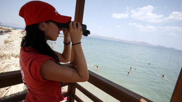 Αλεξανδρούπολη: Δίχρονη έπλεε χωρίς τις αισθήσεις της – Διασώθηκε από ναυαγοσώστριες