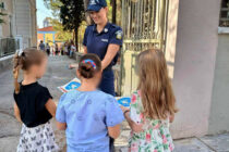 Aστυνομικοί της Αν. Μακεδονίας & Θράκης διένειμαν φυλλάδια κυκλοφοριακής αγωγής σε σχολεία