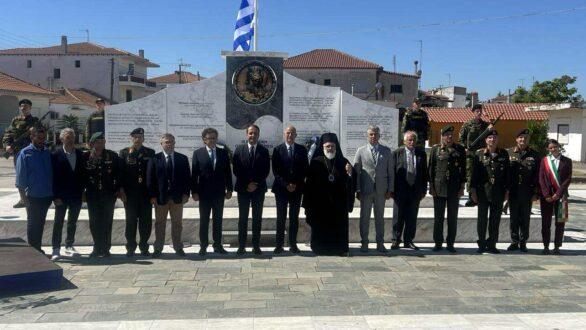 Καβύλη: Πραγματοποιήθηκαν τα αποκαλυπτήρια του Μνημείου Πεσόντων της Μάχης του Ρίμινι παρουσία Δένδια