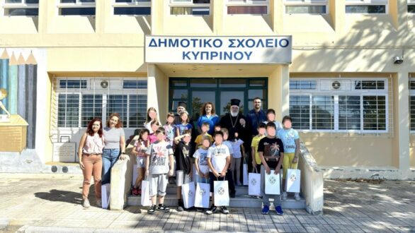Διανομή σχολικών ειδών σε μαθητές ακριτικών σχολείων από τον Μητροπολίτη Διδυμοτείχου