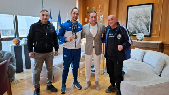 Τον αθλητή Γ. Δινάκη, παγκόσμιο πρωταθλητή Taekwon-Do, υποδέχτηκε ο Δήμαρχος Αλεξανδρούπολης