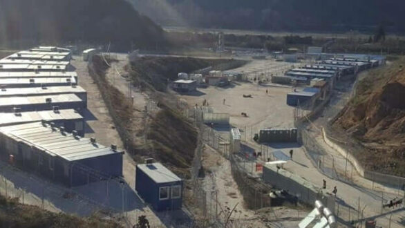 Εξέγερση στη δομή μεταναστών στις Σέρρες – ΕΛΑΣ: “Υπό έλεγχο η κατάσταση”