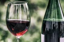 Ποιο κρασί να επιλέξετε για να συνοδεύσετε μια ποικιλία τυριών