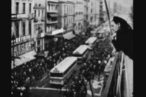 Η κυρία Βέμπο ήταν η μόνη που μας άνοιξε για να κρυφτούμε – “Τους αλήτες” έλεγε. “Τους αλήτες! Τι κάνανε στα παιδιά”…