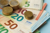 Αύριο η ενίσχυση 250€ σε 1,4 εκ. συνταξιούχους, ανασφάλιστους υπερήλικες και αναπήρους