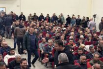 Σκληρά μπλόκα, κλείσιμο τελωνείων, λιμανιών και αεροδρομίων αποφάσισαν οι αγρότες στη Νίκαια της Λάρισας