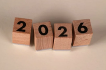 Ημερολόγιο 2026: Οι δύο μεγάλες αργίες που «χάνονται» και τα τριήμερα που «βολεύουν»