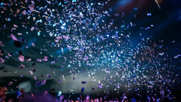 Πυροτεχνήματα και καπνογόνα γηπέδου: Η τέχνη της εξέδρας και τα όρια της ασφάλειας