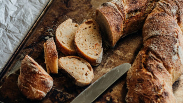 Γιατί η λαδόκολλα δεν πρέπει να μπαίνει κάτω από το φαγητό