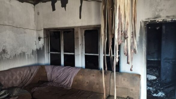 Ρίζωμα Ροδόπης: Νεκρό 7χρονο παιδί, αγωνία για τον 5χρονο αδελφό του – Από σπίθα ξυλόσομπας κάηκε το σπίτι τους