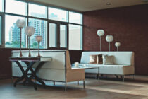 Φωτισμός στο σαλόνι: Πώς να δημιουργήσεις την τέλεια ατμόσφαιρα για χαλάρωση και παρέα