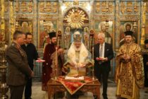 Θεία Λειτουργία και ευλογία βασιλοπιτών από τον Μητροπολίτη Δαμασκηνό