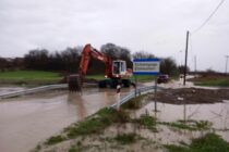 Ζευγάρι εγκλωβίστηκε σε κτηνοτροφική μονάδα έξω από το Διδυμότειχο – Επιχείρηση της Πυροσβεστικής σε εξέλιξη