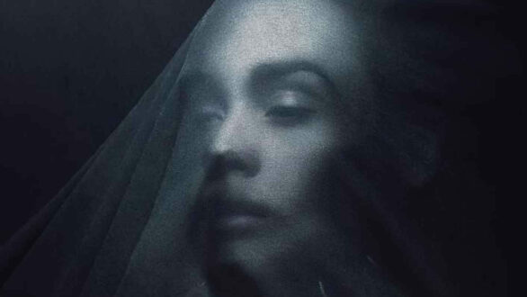 «Μη με ντύνεις με σιωπή»: Δύο Γυναικείες Φωνές Ενάντια στη Βία από την Πειραματική Σκηνή Αλεξανδρούπολης